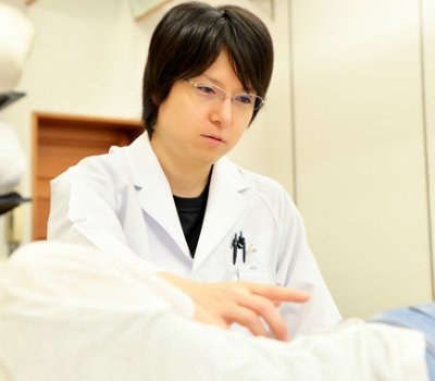 大阪 睡眠改善研究室のオーダーメイド枕は、姿勢の歪みを整えるように作ります